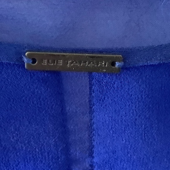 Ellie Tahari sleeveless blouse with tie - Picture 2 of 2